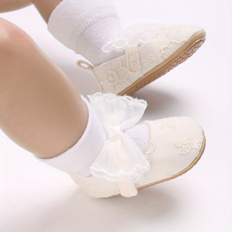 Chaussons de Cérémonie Bébé Fille Blancs - Dentelle Brodée et Grand Nœud Élégant