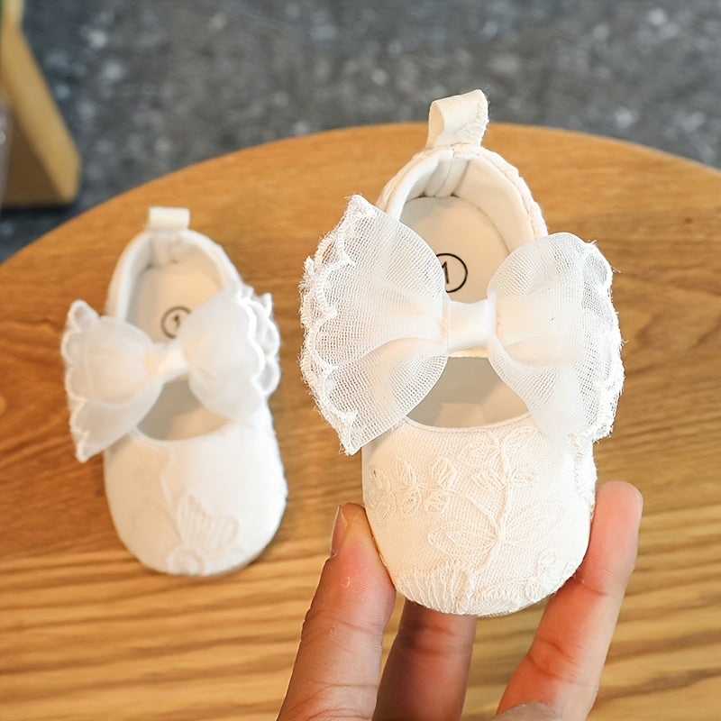 Chaussons de Cérémonie Bébé Fille Blancs - Dentelle Brodée et Grand Nœud Élégant