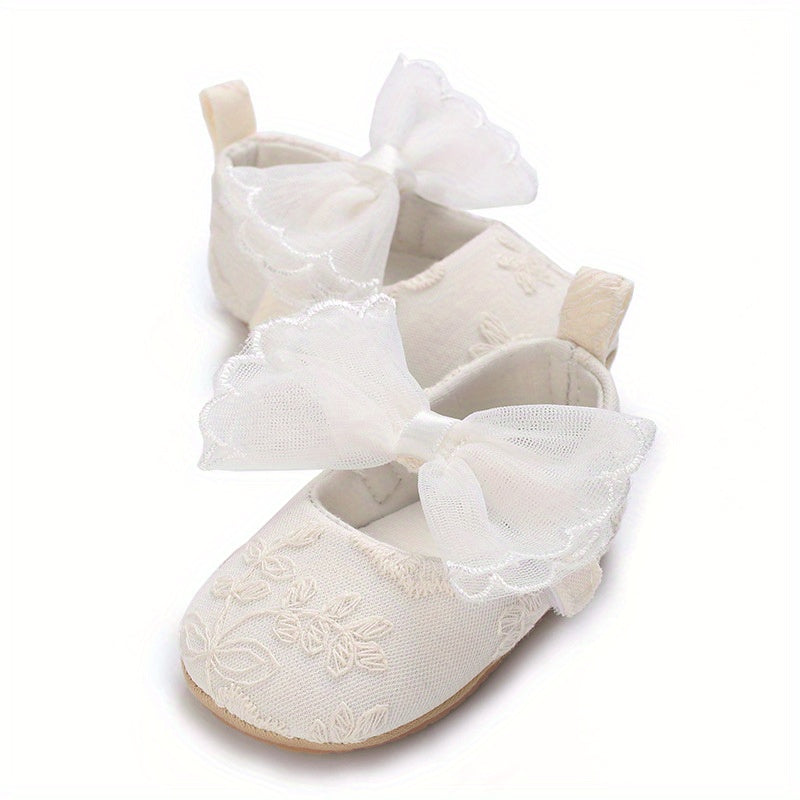 Chaussons de Cérémonie Bébé Fille Blancs - Dentelle Brodée et Grand Nœud Élégant
