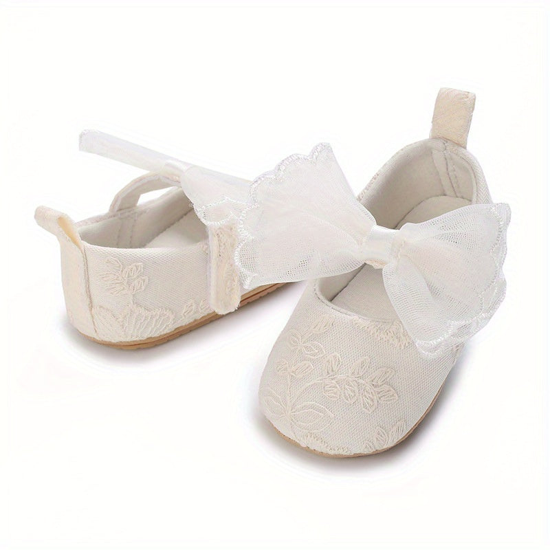 Chaussons de Cérémonie Bébé Fille Blancs - Dentelle Brodée et Grand Nœud Élégant